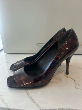 Stuart Weitzman Tortoiseshell Patent Peep-Toe Heels - Brown/Black❤️8